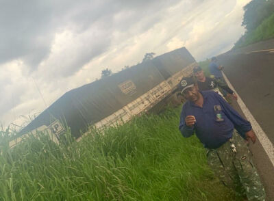 Imagem da notícia Motorista evita tragédia após carreta perder freio na Serra Sucuriú, em Paraíso das Águas